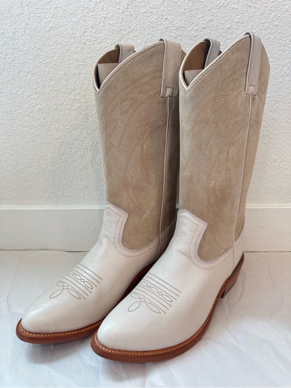 Frye NWT Billy Western Two Tone Suede Leather Boots in Ivory White Women's 9.5 - Picture 2 of 13